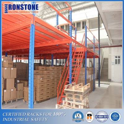 Rack de mezzanine personnalisé optimisant l'espace vertical